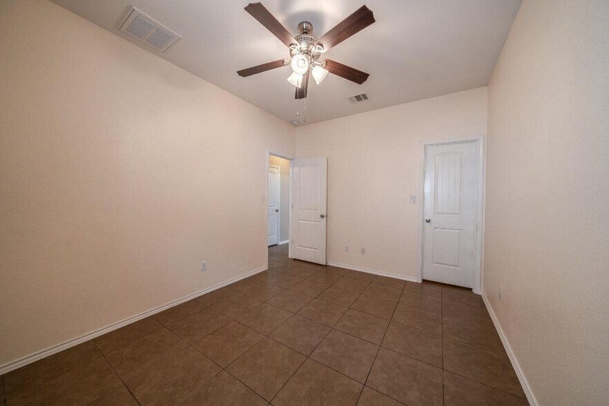 Building Photo - 304 Jack Ryan Ln