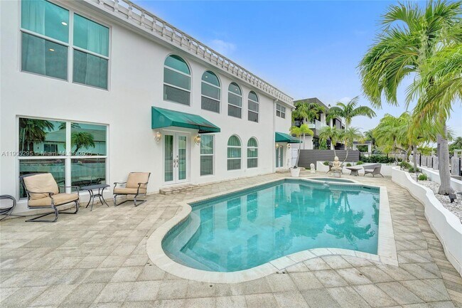 Building Photo - 2889 NE 35th St