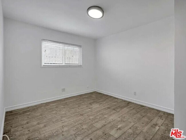 Building Photo - 28040 Ermine Pl