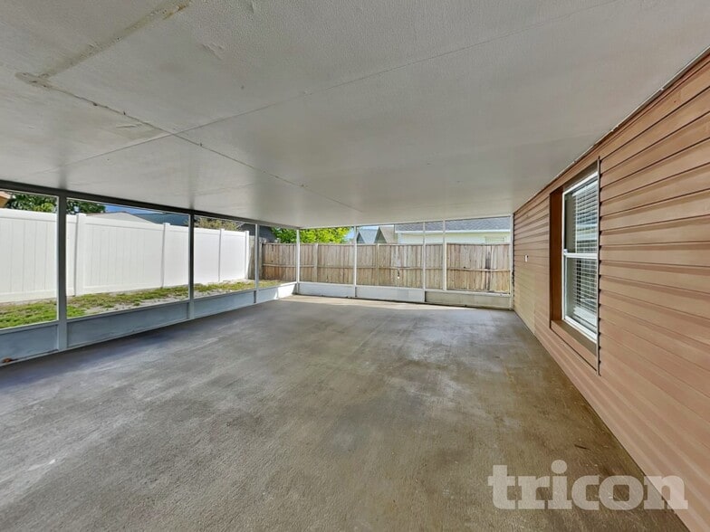 Building Photo - 9743 Red Clover Ave