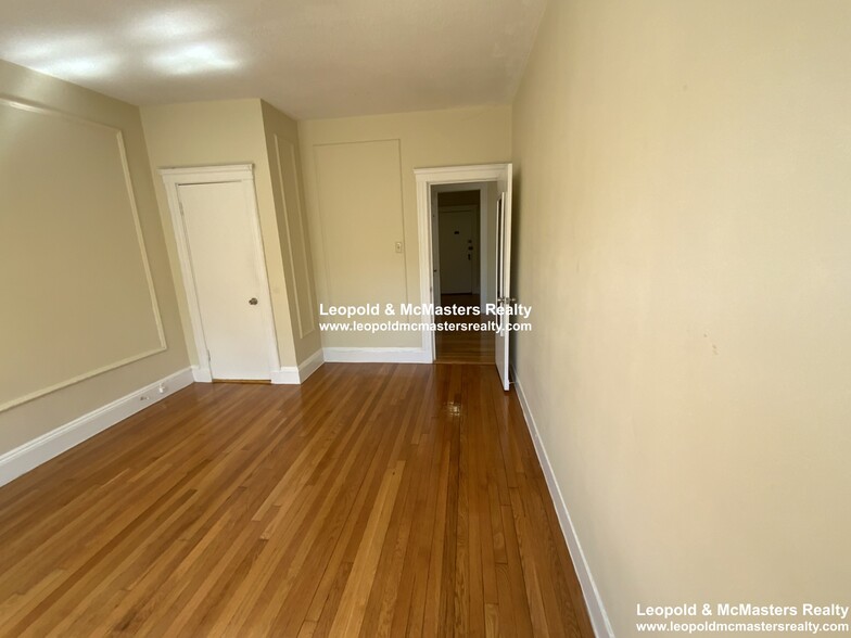 Building Photo - 51 Linden St