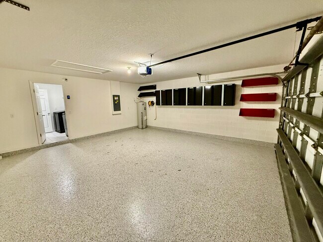 Building Photo - 949 SW Fisherman Ave