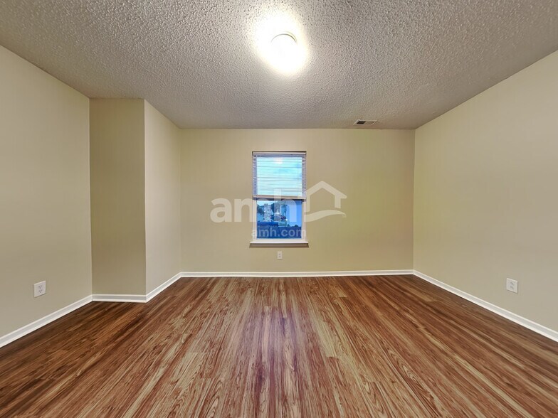 Building Photo - 15135 Fawn Hollow Ln