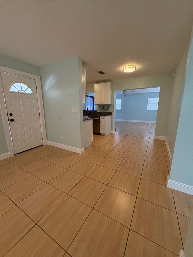 Building Photo - 3 Bedrooms on a fenced back yard and a sough after school zone Lawn Care included