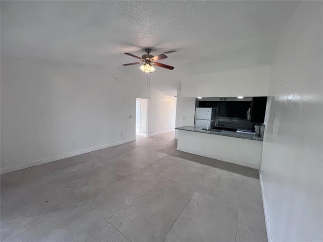 Building Photo - 686 Royalty Ct