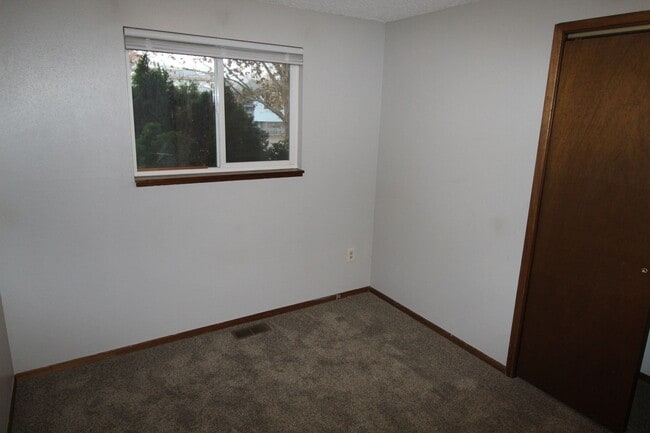 Building Photo - 6903 N Cincinnati St