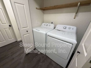 Building Photo - 2831 SW Dolph Ct