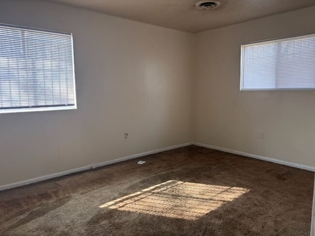 Building Photo - 1333 Woody Dr