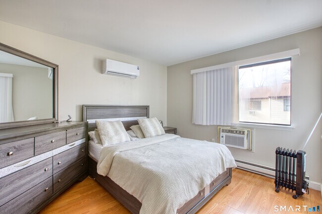 Building Photo - 60 Lawn Ave