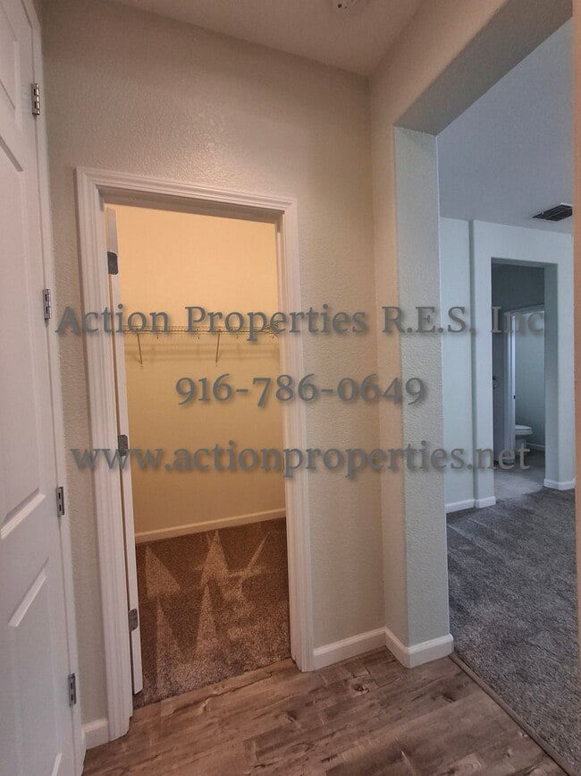 Building Photo - 2308 Las Palomas Loop