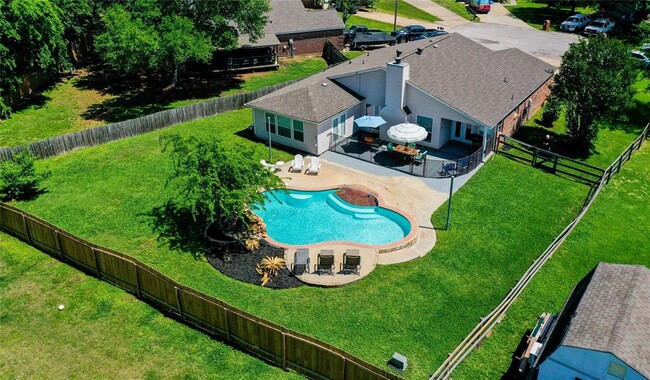 Building Photo - 13322 Hilltop Cir