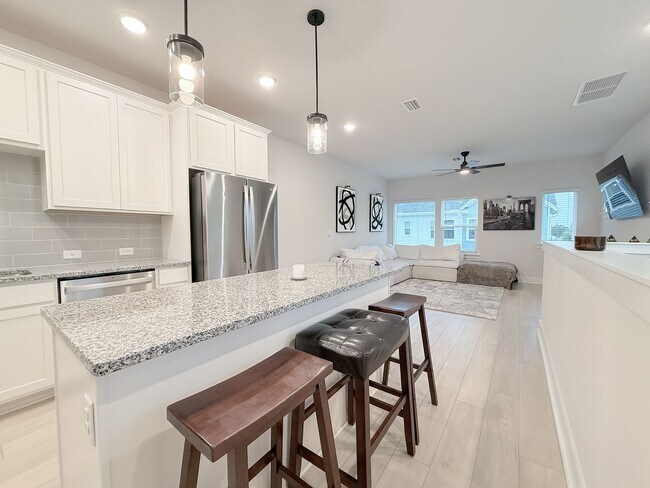Building Photo - Resort-Style Living in eTown | Gated Community + Top Amenities