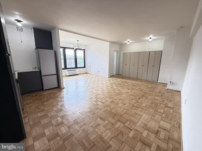 Building Photo - 2500 Q St NW