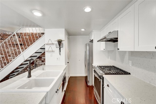 Building Photo - 3043 N White Ave