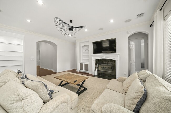 Building Photo - 11530 Legend Manor Dr