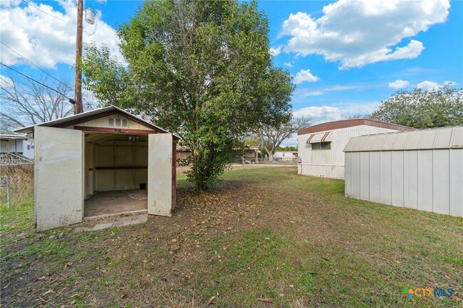 Building Photo - 1506 Honeysuckle Ln