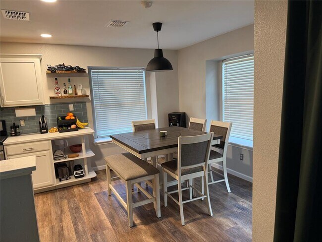 Building Photo - 1504 Sleepytime Trail