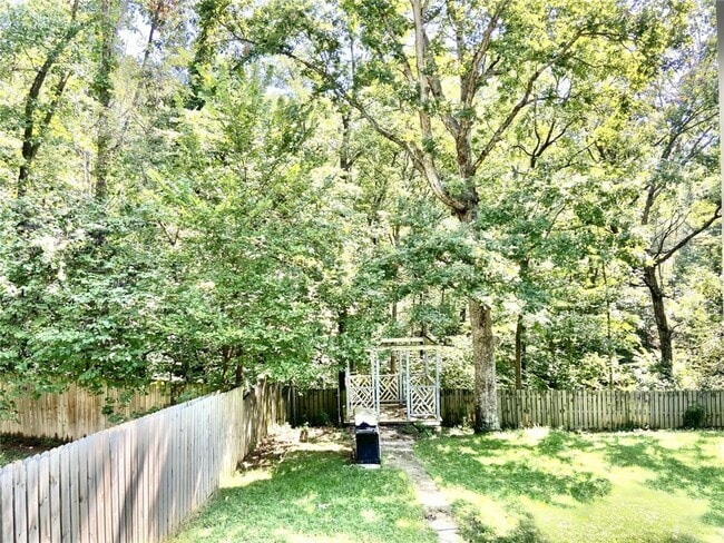 Building Photo - 7 Evesham Ln