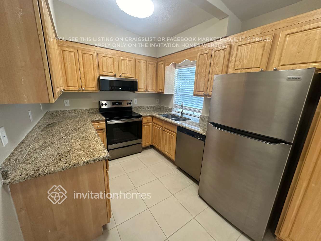 Building Photo - 3621 Sutton Dr