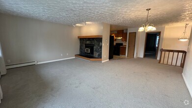 Building Photo - Beautifully maintained (3) bedroom, (2) ba...