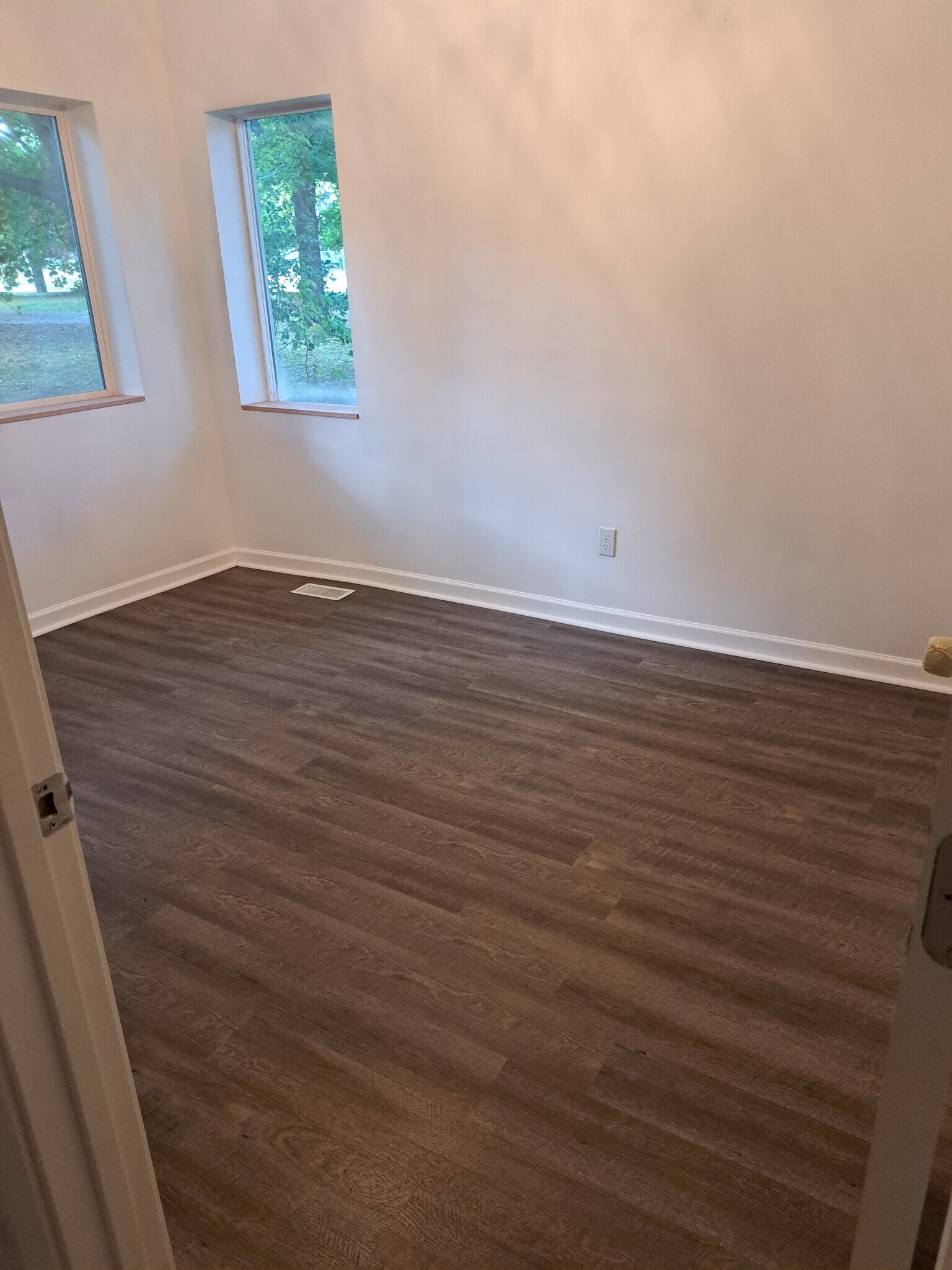 Building Photo - 671 W Clark Rd