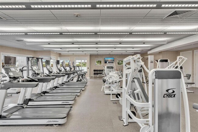 Building Photo - 20000 E Country Club Dr