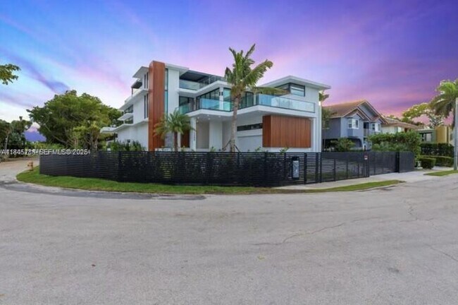 Building Photo - 1248 NE 89th St