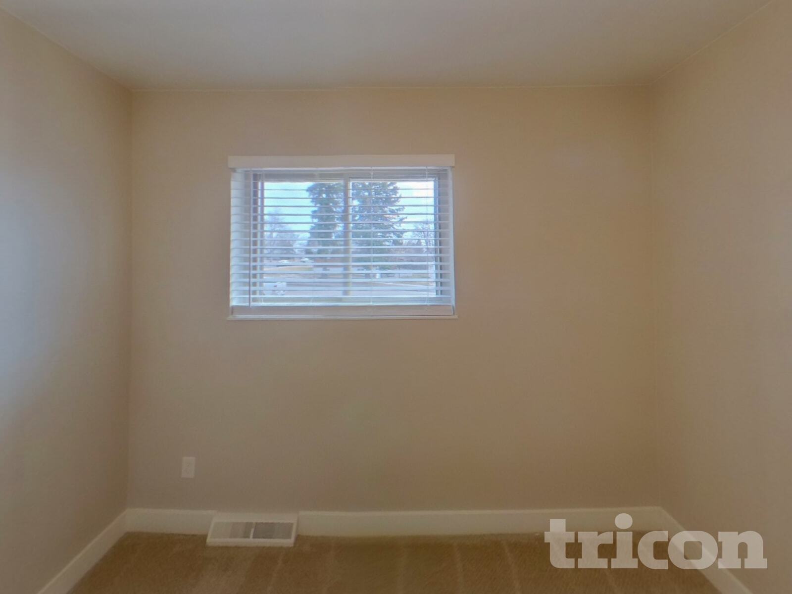 Building Photo - 3514 E La Salle St