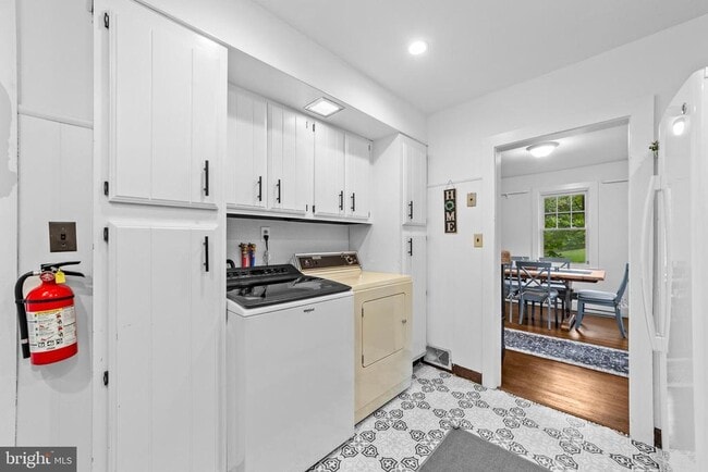 Building Photo - 43 Wilburtha Rd
