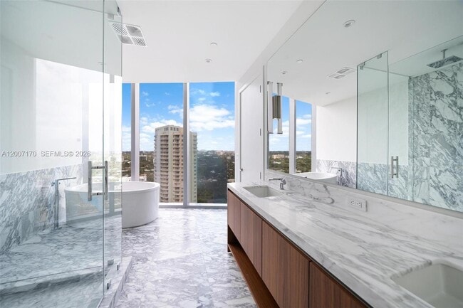 Building Photo - 175 SE 25th Rd