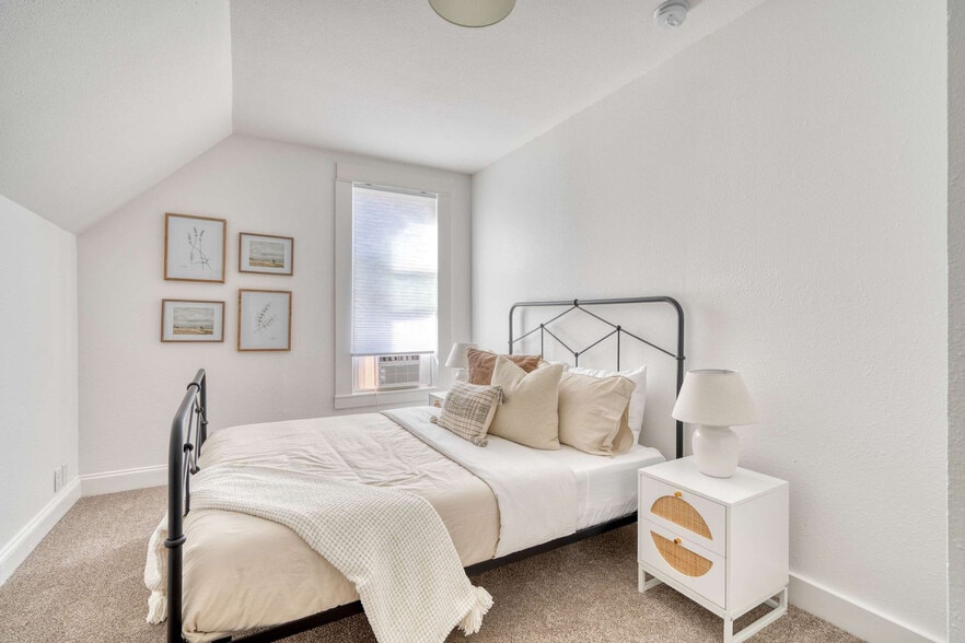 Building Photo - 3029 S Water Ave