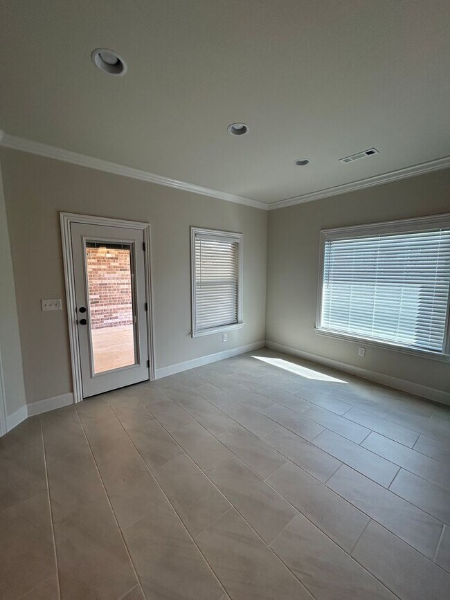 Building Photo - Beautiful Modern Home in Pea Ridge!