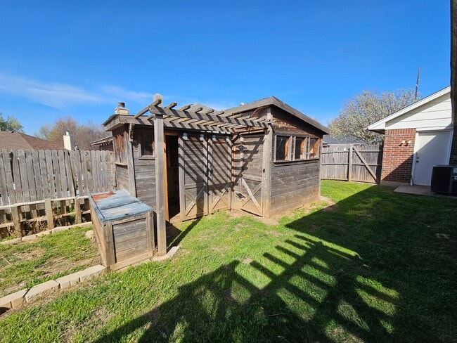 Building Photo - (3) Bed/(2) Bath in SE Norman! Pets Negotiable!