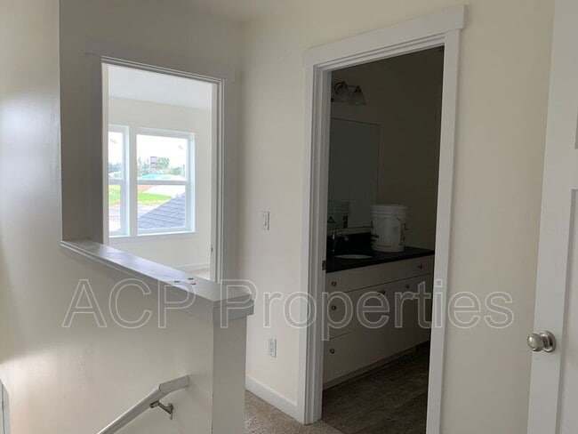 Building Photo - 2285 Brome St