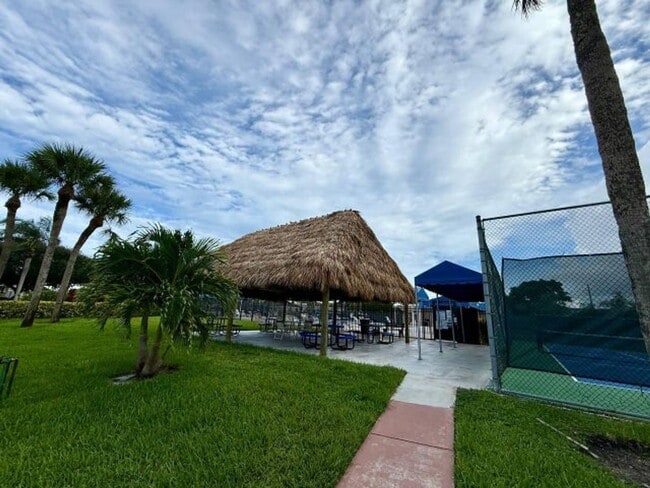 Building Photo - 5496 Viburnum Cir