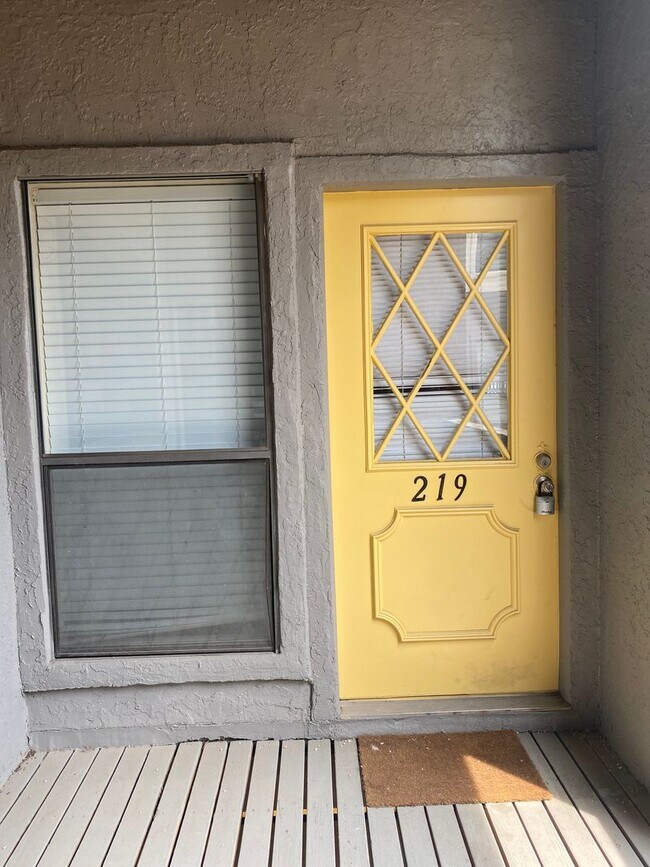 Building Photo - K242 - Croix #219