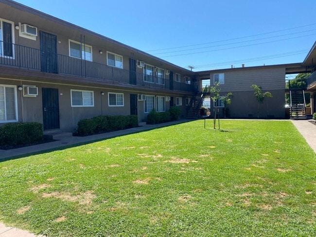 Building Photo - Welcome to SkyView Villa & Somerset Apartments!