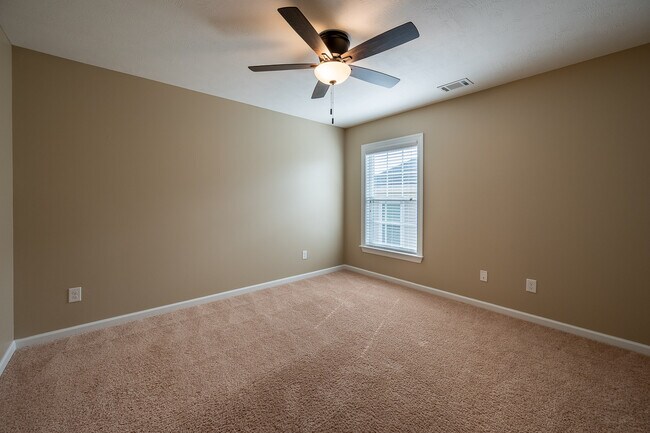 Building Photo - 536 Bunchgrass St
