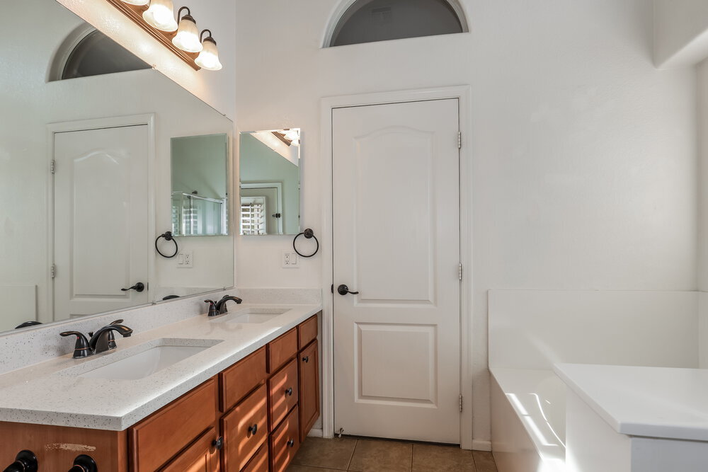 Building Photo - 8026 S 48th Dr