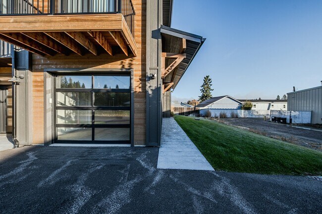 Building Photo - 205 Stoner Loop