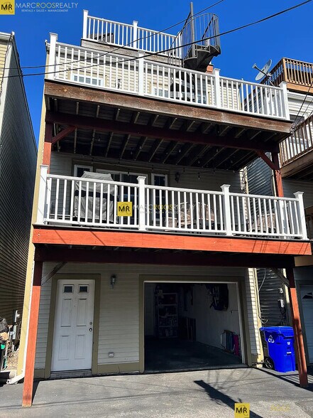 Building Photo - 153 D St