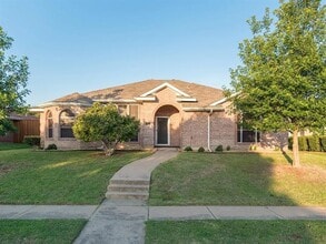 Building Photo - 827 Cornell Ln