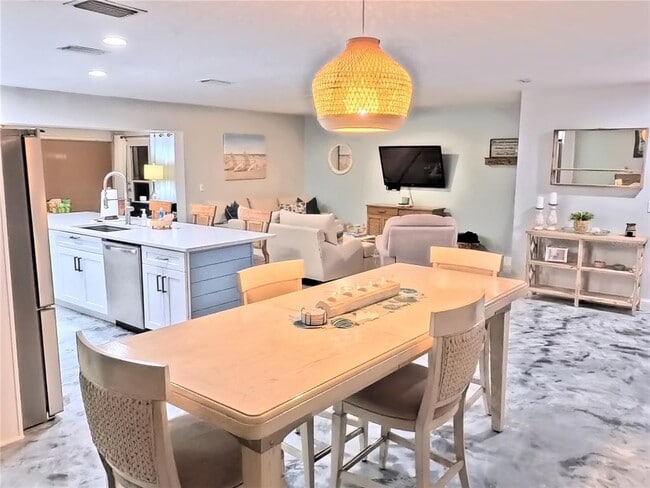 Building Photo - 6107 9th Ave W