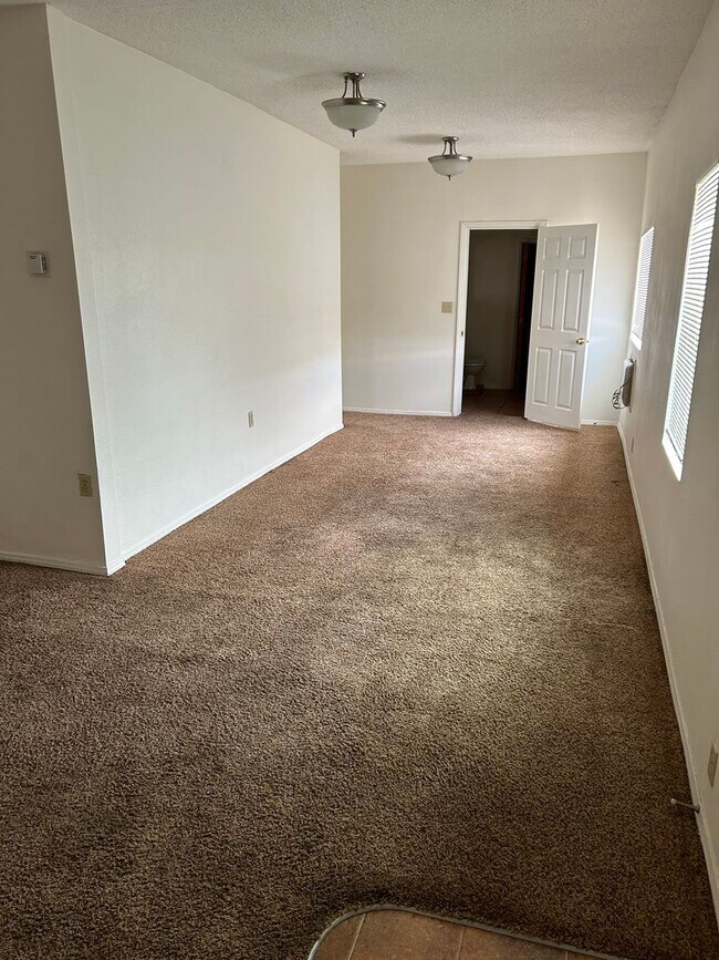 Building Photo - 3 Bedroom 1.5 Bathroom Home In Winslow