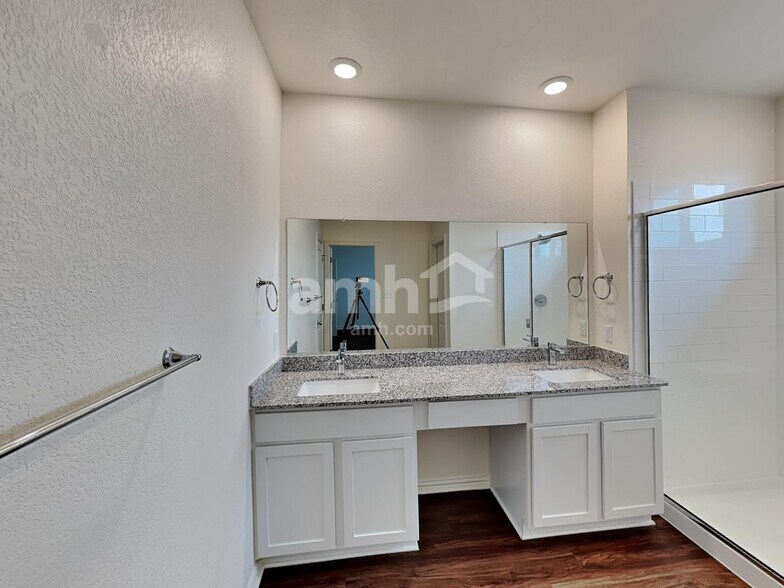 Building Photo - 2717 Deerfield Creek