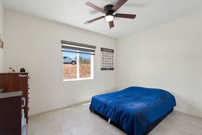 Building Photo - 1829 Camino Lebanon