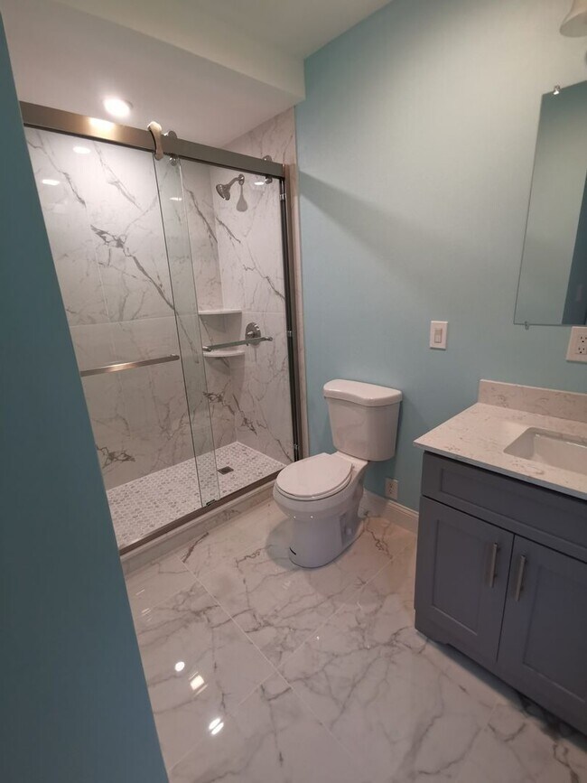 Building Photo - Modern home in Newton available for rent as early as July 1st!