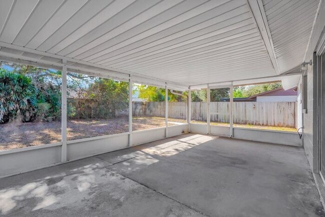 Building Photo - 3Br 2BA Home in Brandon, FL - New Paint and Carpet