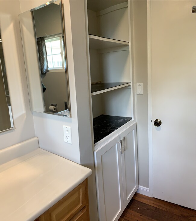 Open Shelving in MB - 401 S Rodeo Dr