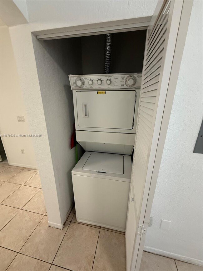 Building Photo - 5620 NW 114th Path